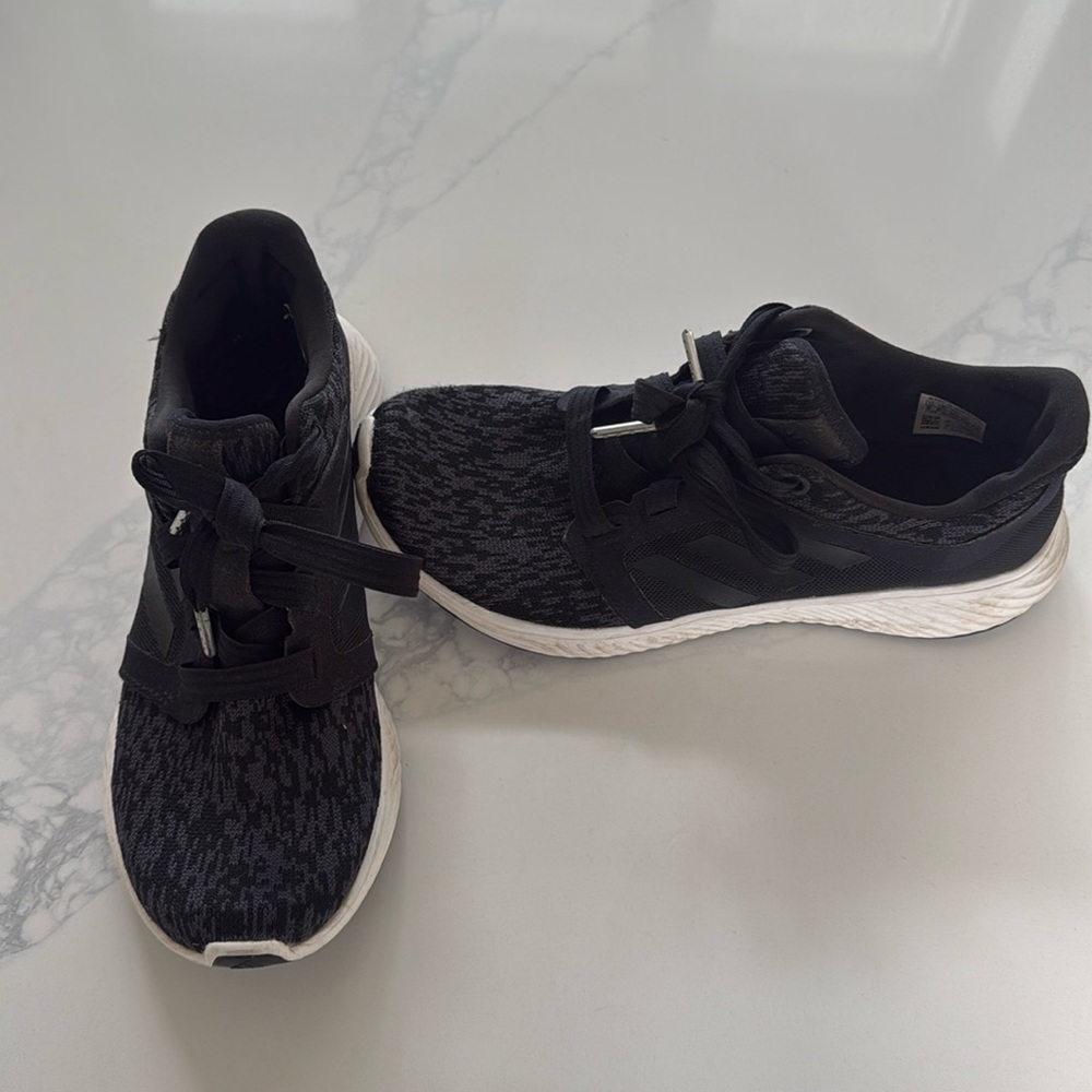 Adidas Swift Run black size 8
